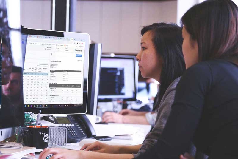 machine production monitoring reports on a PC